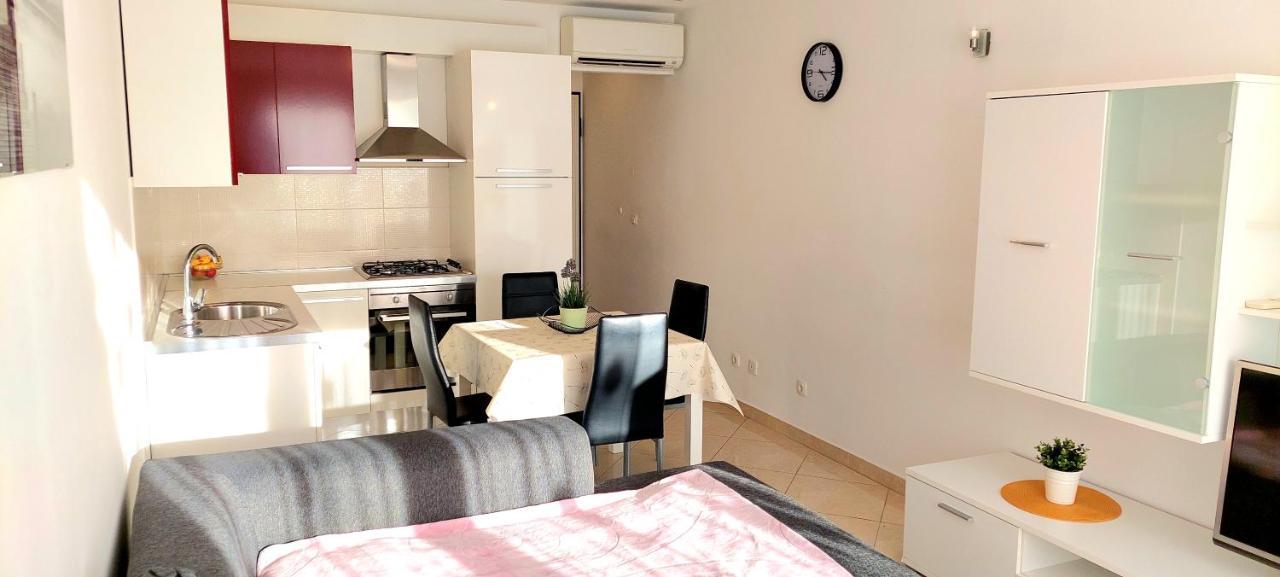 Cozy Apartment With Free Private Parking Split Ngoại thất bức ảnh